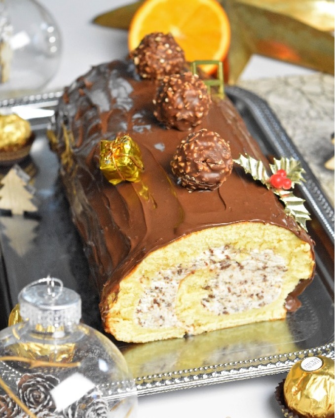 Bûche de Noël au Chocolat Ferrero Rocher depuis recettemoderne.com