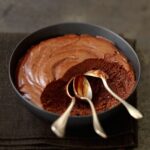 Mousse au Chocolat Veloutée depuis recettemoderne.com