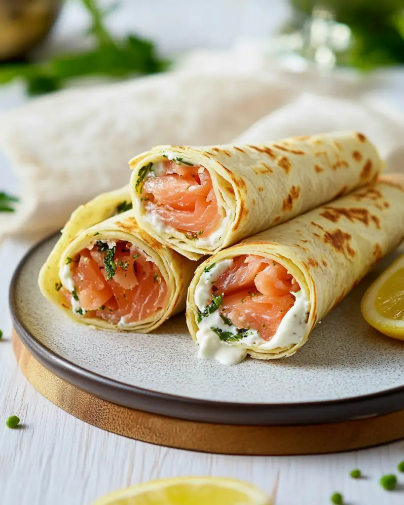 Rouleaux de Tortillas au Saumon et Crème Fraîche