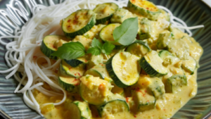 Courgettes au Lait de Coco et Curry : Recette Végétarienne Épicée